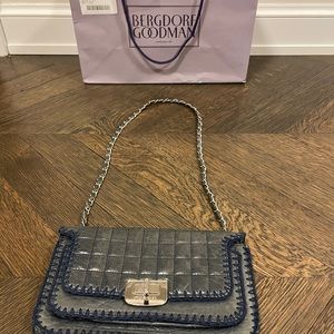 CHANEL Navy quilted bag